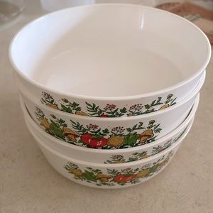 Spice of life vintage bowls. 4 excellent condition plastic